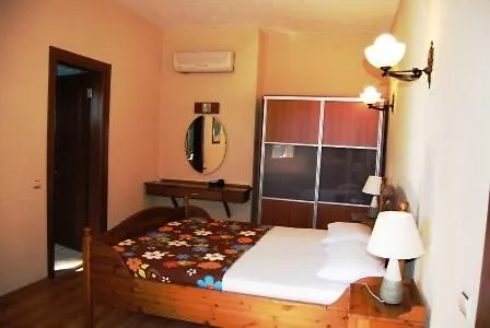 Myc Villalari فيلة